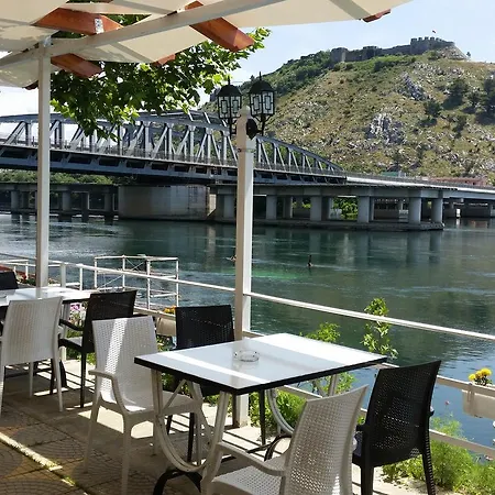 Vataksi 호텔 Berdic e Siperme