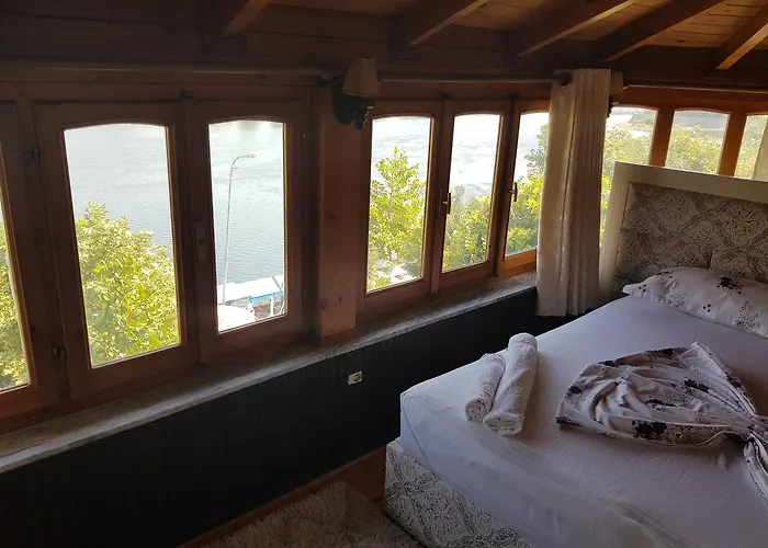 Hotel Vataksi Berdic e Siperme